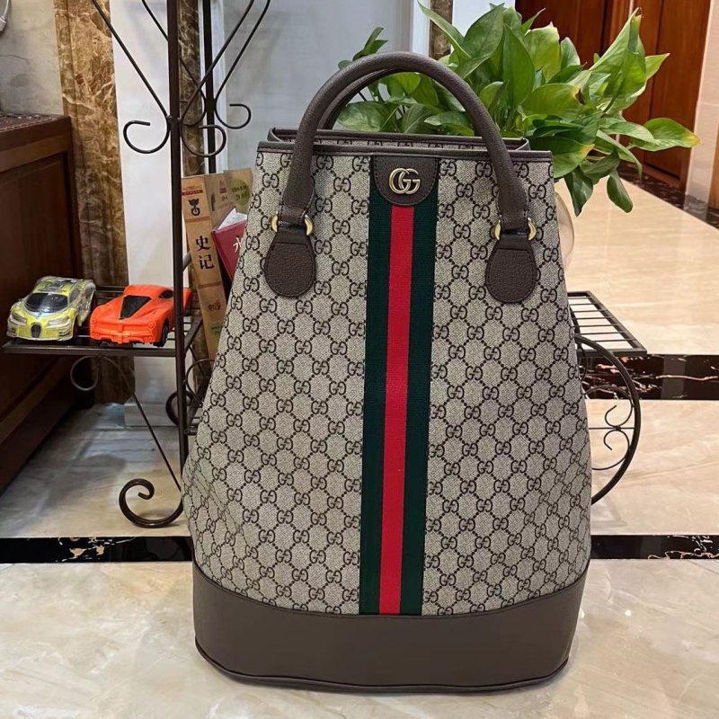 G*u*i bucket bags